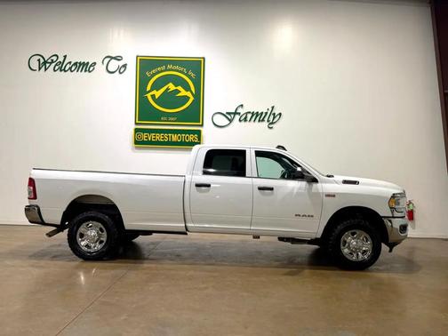 2022 RAM 2500 Tradesman Crew Cab 4x4 8' Box