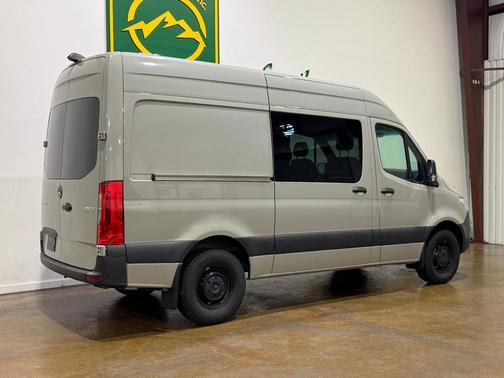 2022 Mercedes-Benz Sprinter 2500 Standard Roof