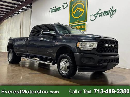 Maximum Steel Metallic Clearcoat 2022 RAM 3500 Tradesman Crew Cab 4x4 8' Box