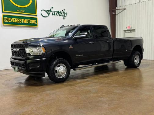 Maximum Steel Metallic Clearcoat 2022 RAM 3500 Tradesman Crew Cab 4x4 8' Box