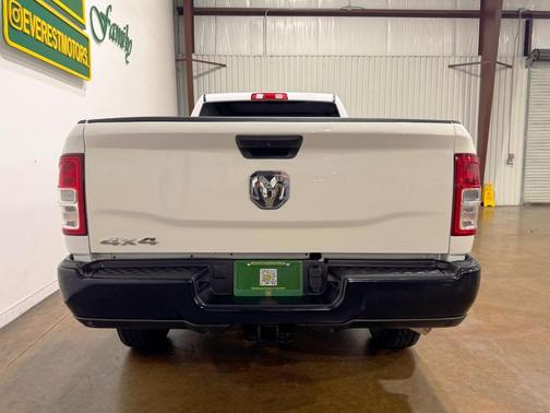 2022 RAM 2500 Tradesman Crew Cab 4x4 8' Box