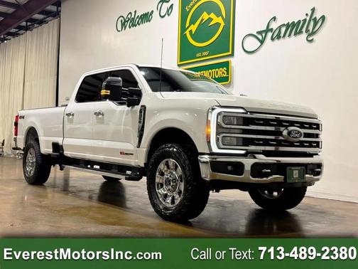 Star White Metallic Tri-Coat 2024 Ford F-350 Lariat