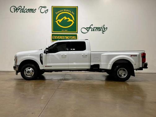 Oxford White 2023 Ford F-350 Lariat