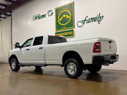 2023 RAM 2500 Tradesman Crew Cab 4x4 8' Box