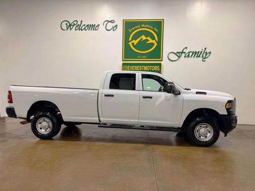 2023 RAM 2500 Tradesman Crew Cab 4x4 8' Box