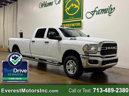 Bright White Clearcoat 2023 RAM 2500 Tradesman Crew Cab 4x4 8' Box