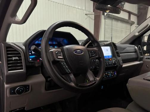 Oxford White 2021 Ford F-250 STX 4X4 CREWCAB SHORT 6.2L V8 GAS 1OWNER FX4