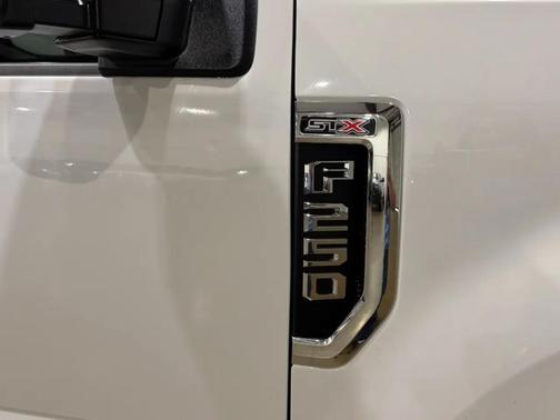 Oxford White 2021 Ford F-250 STX 4X4 CREWCAB SHORT 6.2L V8 GAS 1OWNER FX4