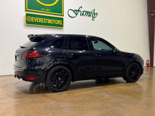 2013 Porsche Cayenne GTS