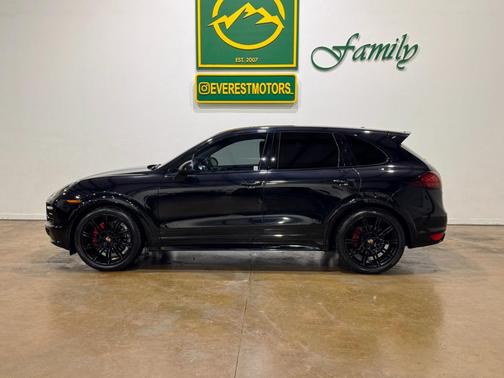 2013 Porsche Cayenne GTS