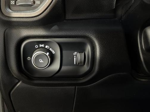 2022 RAM 2500 Tradesman Crew Cab 4x4 8' Box