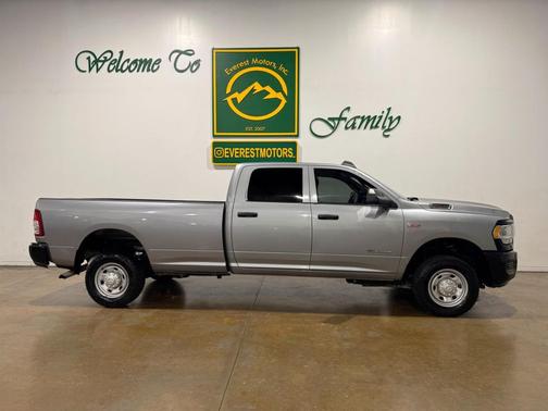 2022 RAM 2500 Tradesman Crew Cab 4x4 8' Box