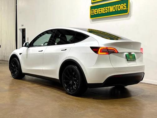 2022 Tesla Model Y Long Range Dual Motor All-Wheel Drive