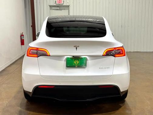2022 Tesla Model Y Long Range Dual Motor All-Wheel Drive