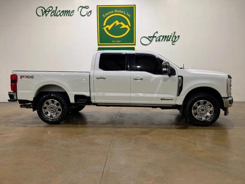 Oxford White 2024 Ford F-250 Lariat