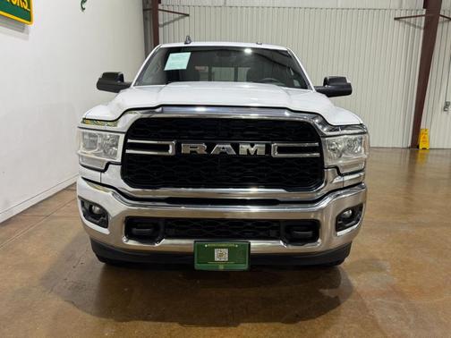 2022 RAM 2500 Tradesman Crew Cab 4x4 8' Box