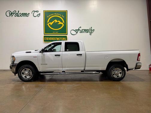 2022 RAM 2500 Tradesman Crew Cab 4x4 8' Box
