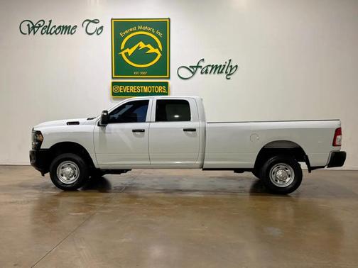 Bright White Clearcoat 2023 RAM 2500 Tradesman Crew Cab 4x4 8' Box