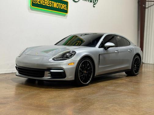 2018 Porsche Panamera 4
