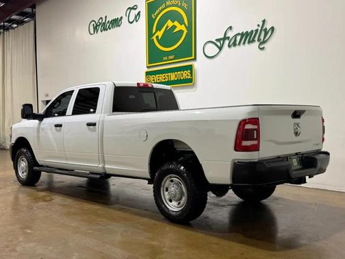 Bright White Clearcoat 2023 RAM 2500 Tradesman Crew Cab 4x4 8' Box