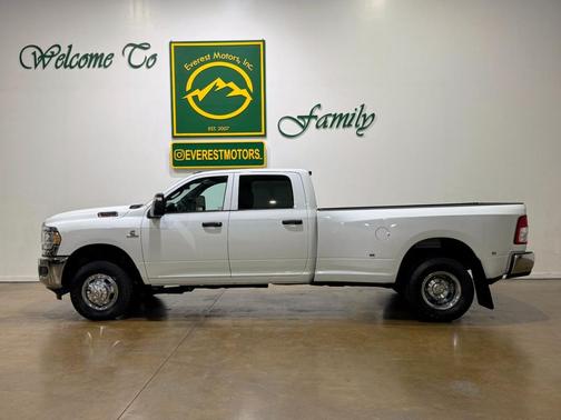 2024 RAM 3500 Tradesman Crew Cab 4x4 8' Box