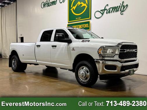 2024 RAM 3500 Tradesman Crew Cab 4x4 8' Box