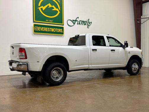2024 RAM 3500 Tradesman Crew Cab 4x4 8' Box