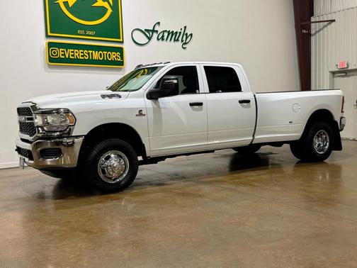 2024 RAM 3500 Tradesman Crew Cab 4x4 8' Box