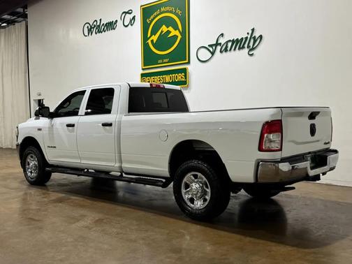 Bright White Clearcoat 2022 RAM 2500 Tradesman Crew Cab 4x4 8' Box
