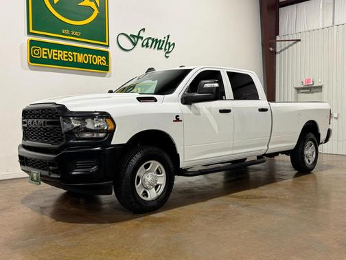 2023 RAM 2500 Tradesman Crew Cab 4x4 8' Box