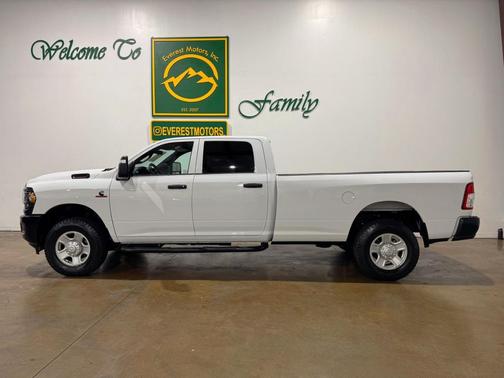 2023 RAM 2500 Tradesman Crew Cab 4x4 8' Box