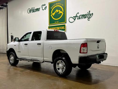 Bright White Clearcoat 2022 RAM 2500 Tradesman Crew Cab 4x4 6'4' Box