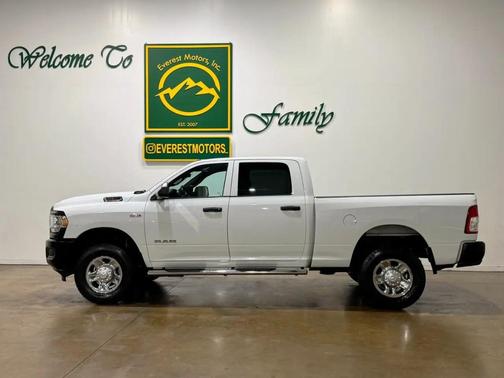 Bright White Clearcoat 2022 RAM 2500 Tradesman Crew Cab 4x4 6'4' Box