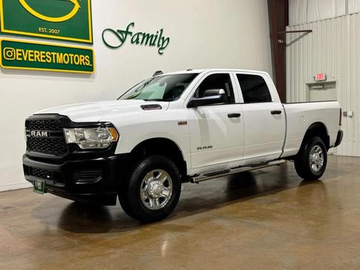 Bright White Clearcoat 2022 RAM 2500 Tradesman Crew Cab 4x4 6'4' Box