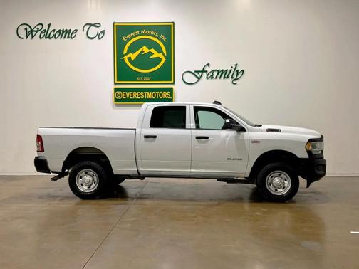 Bright White Clearcoat 2022 RAM 2500 Tradesman Crew Cab 4x4 6'4' Box