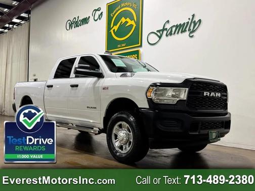 Bright White Clearcoat 2022 RAM 2500 Tradesman Crew Cab 4x4 6'4' Box