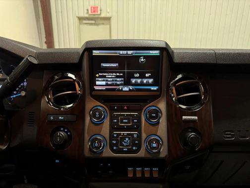 White 2016 Ford F-250 Lariat