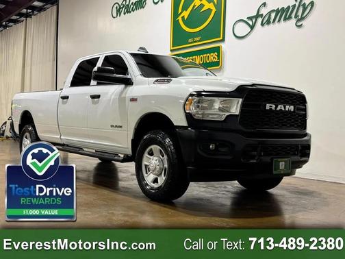 Bright White Clearcoat 2022 RAM 2500 Tradesman Crew Cab 4x4 8' Box