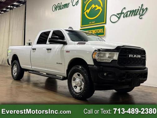 Bright White Clearcoat 2022 RAM 2500 Tradesman Crew Cab 4x4 8' Box