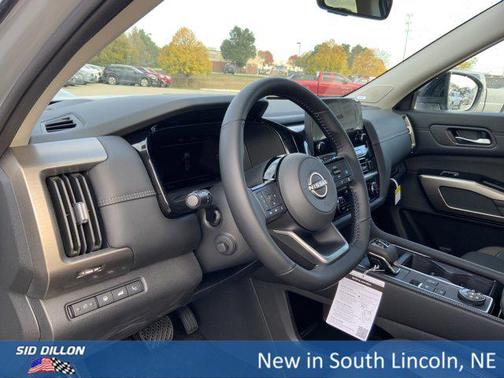 2025 Nissan Pathfinder Platinum 4WD