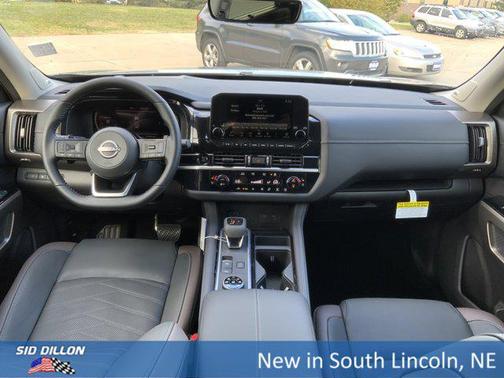 2025 Nissan Pathfinder Platinum 4WD