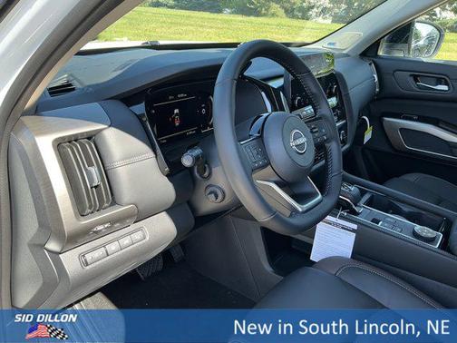 2025 Nissan Pathfinder Platinum 4WD