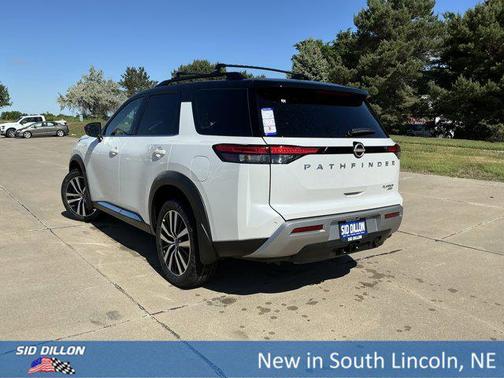 2025 Nissan Pathfinder Platinum 4WD