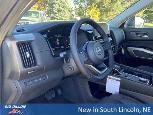 2025 Nissan Pathfinder Platinum 4WD