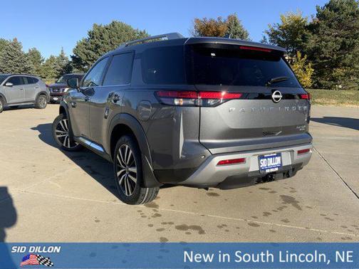 2025 Nissan Pathfinder Platinum 4WD
