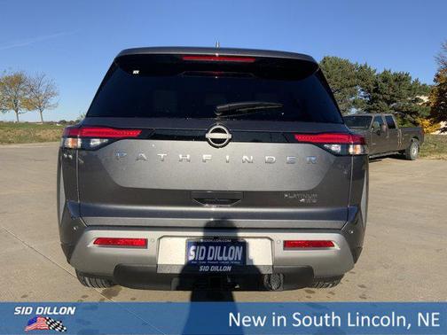 2025 Nissan Pathfinder Platinum 4WD