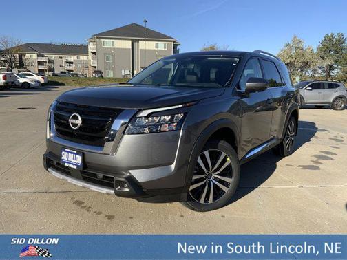 2025 Nissan Pathfinder Platinum 4WD