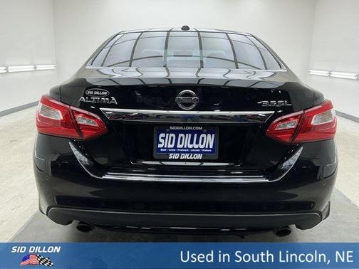 Black 2016 Nissan Altima 3.5 SL