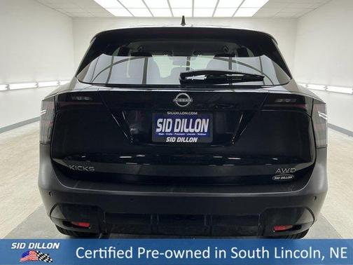 Super Black 2025 Nissan Kicks SV