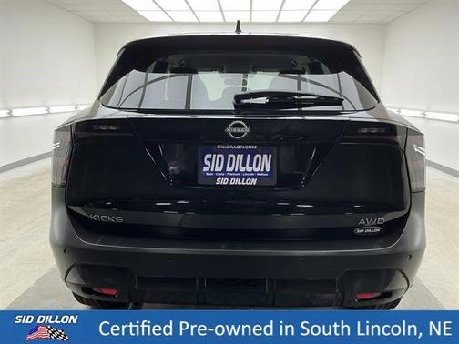 Super Black 2025 Nissan Kicks SV